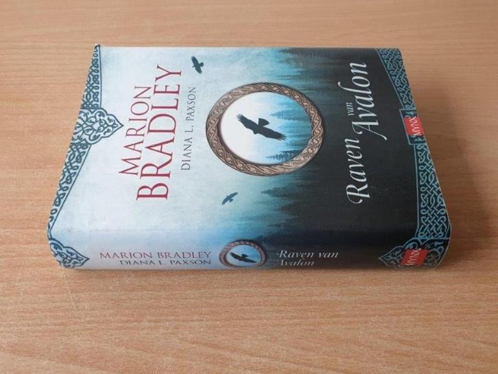 Bradley - Avalon, Lichtserie, Trillium, Darkover ned/eng, Boeken, Fantasy, Gelezen, Ophalen of Verzenden