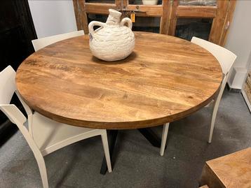 Magazijn leegverkoop ronde eettafel mangohout matrix zwart beschikbaar voor biedingen