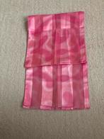 Mooie sjaal in de kleur fuchsia, Ophalen of Verzenden, Zo goed als nieuw, Maat 46/48 (XL) of groter, Sjaal