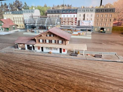 Bergstation alpenstation N spoor trein 1:160, Hobby en Vrije tijd, Modeltreinen | N-Spoor, Gebruikt, Brug, Tunnel of Gebouw, Gelijkstroom of Wisselstroom