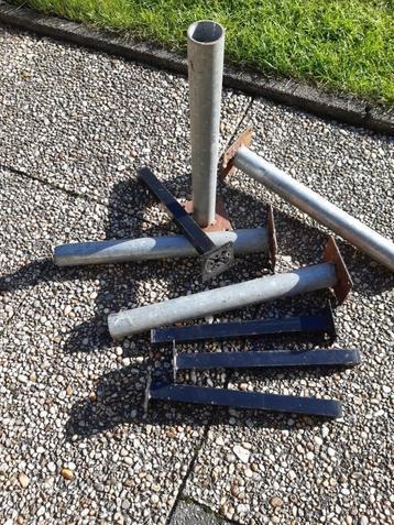 Stalen (tafel-)poten kort beschikbaar voor biedingen