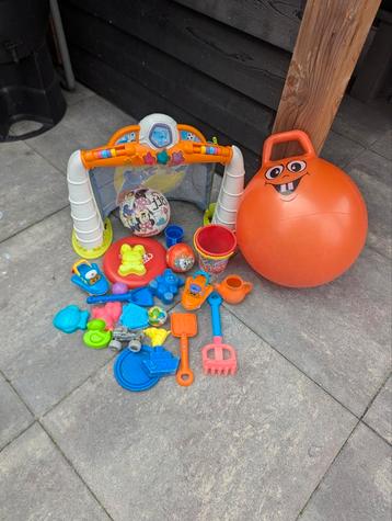 Buitenspeelgoed incl chicco Voetbaldoel en skippybal beschikbaar voor biedingen
