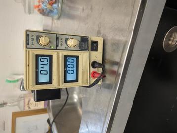 Regelbare laboratorium voeding  beschikbaar voor biedingen