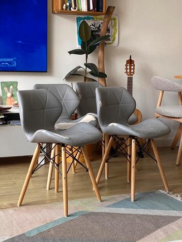 Eetkamer stoelen  beschikbaar voor biedingen