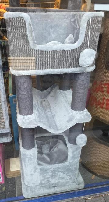 Krabpaal Lucano grijs - 110 cm hoog - van € 169,- voor € 135 beschikbaar voor biedingen