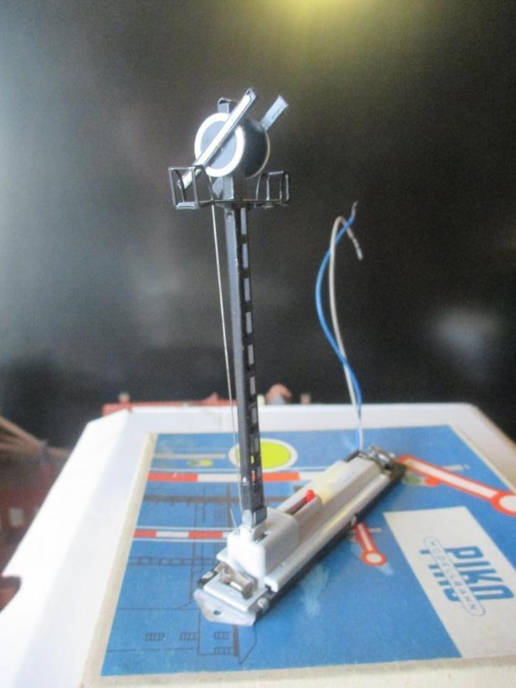 mechanisch ontkoppelsignaal MET VERLICHTING van DDR VEB Piko, Hobby en Vrije tijd, Modeltreinen | H0, Nieuw, Gelijkstroom of Wisselstroom