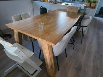 Houten Eettafel voor 8 Personen beschikbaar voor biedingen