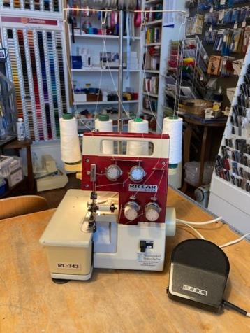 Riccar RL-343 vintage lockmachine (4-draads) beschikbaar voor biedingen