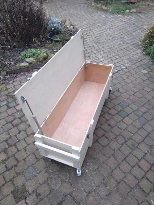Munitiekist geschilderd, op wieltjes, Huis en Inrichting, Woonaccessoires | Overige, Gebruikt, Ophalen