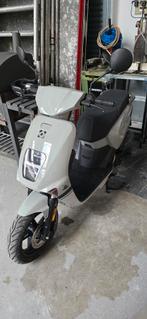 AGM Qube 2019 LED, Overige merken, Ophalen of Verzenden, Zo goed als nieuw, Benzine