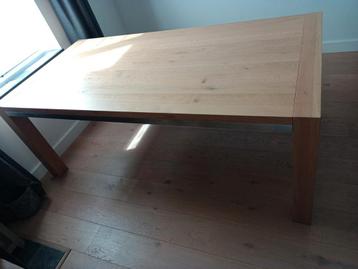 Massief eiken eettafel beschikbaar voor biedingen