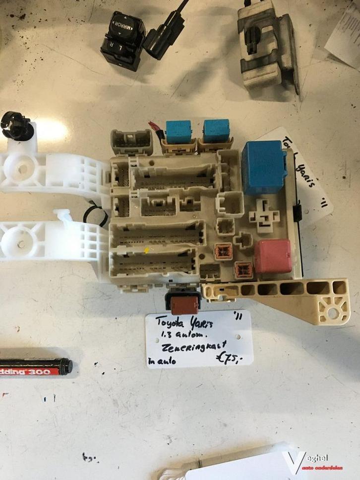 Toyota Yaris 1.3 Automaat 2011 5drs  Zekeringkast in auto, Auto-onderdelen, Elektronica en Kabels, Gebruikt, Ophalen of Verzenden