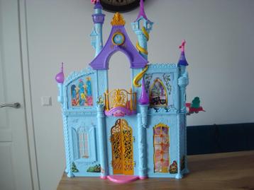 sprookjes speelkasteel disney poppenhuis beschikbaar voor biedingen