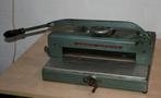 Vintage industriële papiersnijder vanaf €40, Ophalen