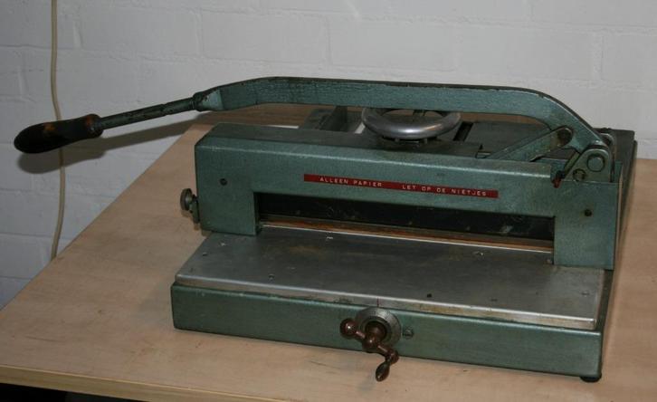 Vintage industriële papiersnijder vanaf €40, Antiek en Kunst, Antiek | Kantoor en Zakelijk, Ophalen