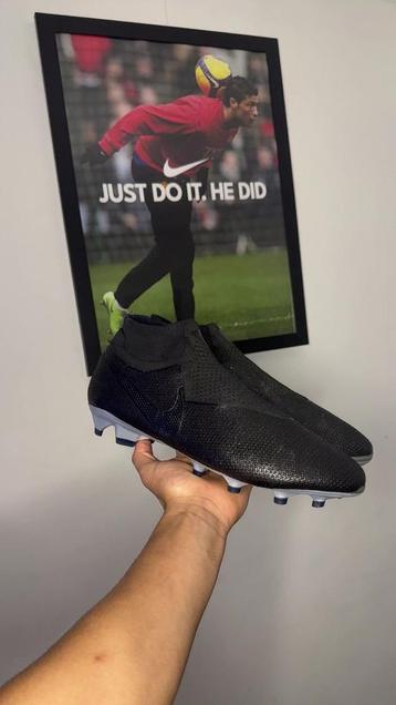Nike Phantom Vision Elite FG "Stealth Ops” beschikbaar voor biedingen