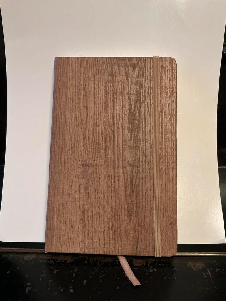 Notitieboekje met gelinieerd papier. Houtlook. Ong 21 x 13,5, Diversen, Notitieboeken, Zo goed als nieuw, Ophalen of Verzenden