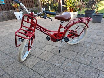 Supersuper kinderfiets met voor- en achterdrager beschikbaar voor biedingen