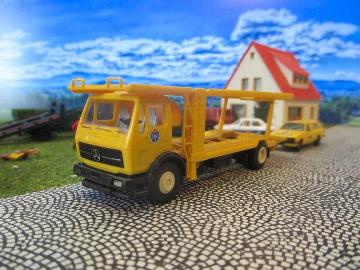 Mercedes Benz NG TCS Autotransporter Wegenwacht Zwitserland, Hobby en Vrije tijd, Modelauto's | 1:87, Zo goed als nieuw, Bus of Vrachtwagen