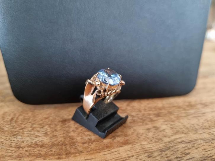 18K Gouden Damesring met Lichtblauwe Steen - Maat 16, Sieraden, Tassen en Uiterlijk, Ringen, Gebruikt, Dame, Kleiner dan 17, Goud