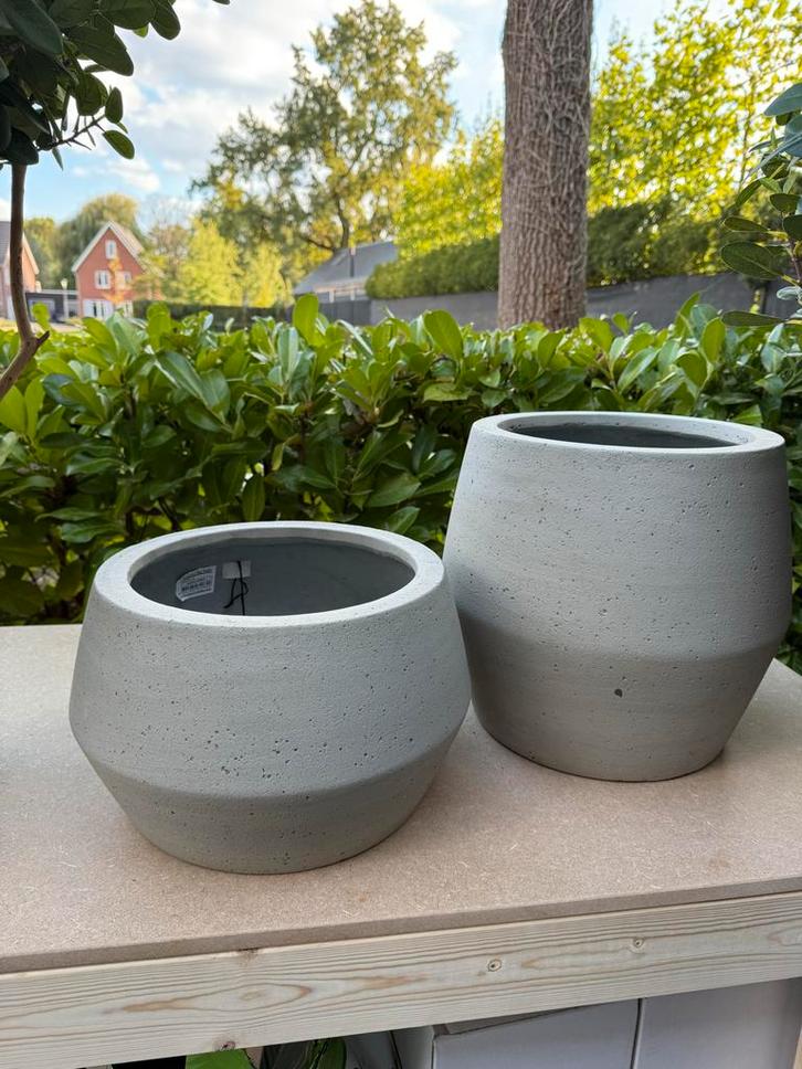 Pottery Pots Harley Set - Beige - Binnen & Buiten, Tuin en Terras, Bloempotten, Zo goed als nieuw, Beton, Binnen, 40 tot 70 cm