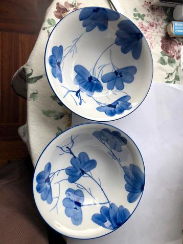 Porcelaine kommetjes beschikbaar voor biedingen