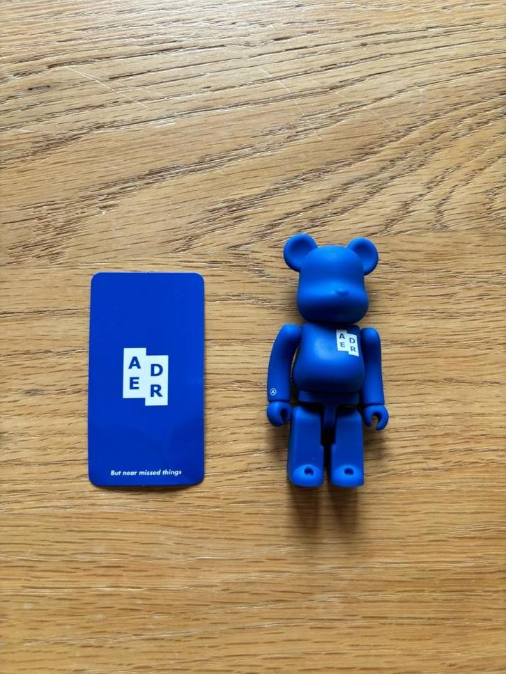 Bearbrick 100% Series 40 Artist Ader Error, Antiek en Kunst, Kunst | Designobjecten, Verzenden