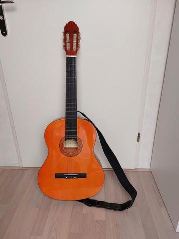 martinez gitaar  beschikbaar voor biedingen