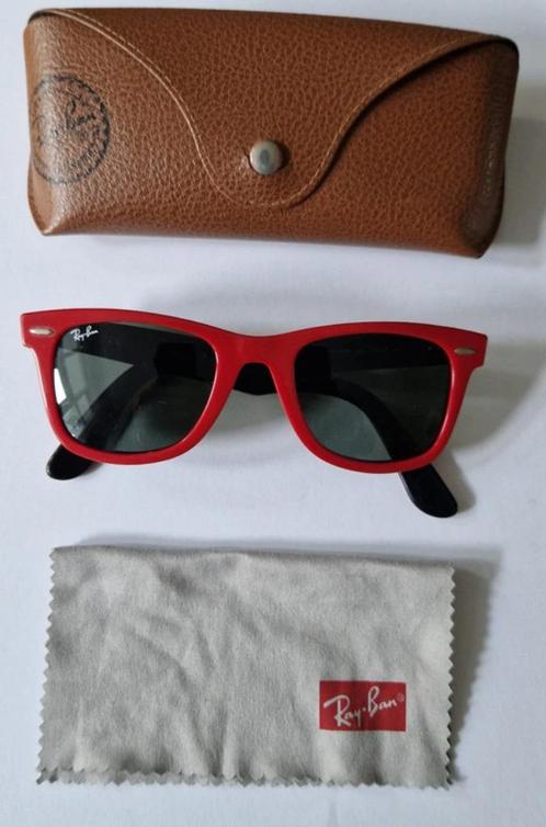 Original Wayfarer Classic - RAY BAN in red and black color., Sieraden, Tassen en Uiterlijk, Zonnebrillen en Brillen | Heren, Zo goed als nieuw