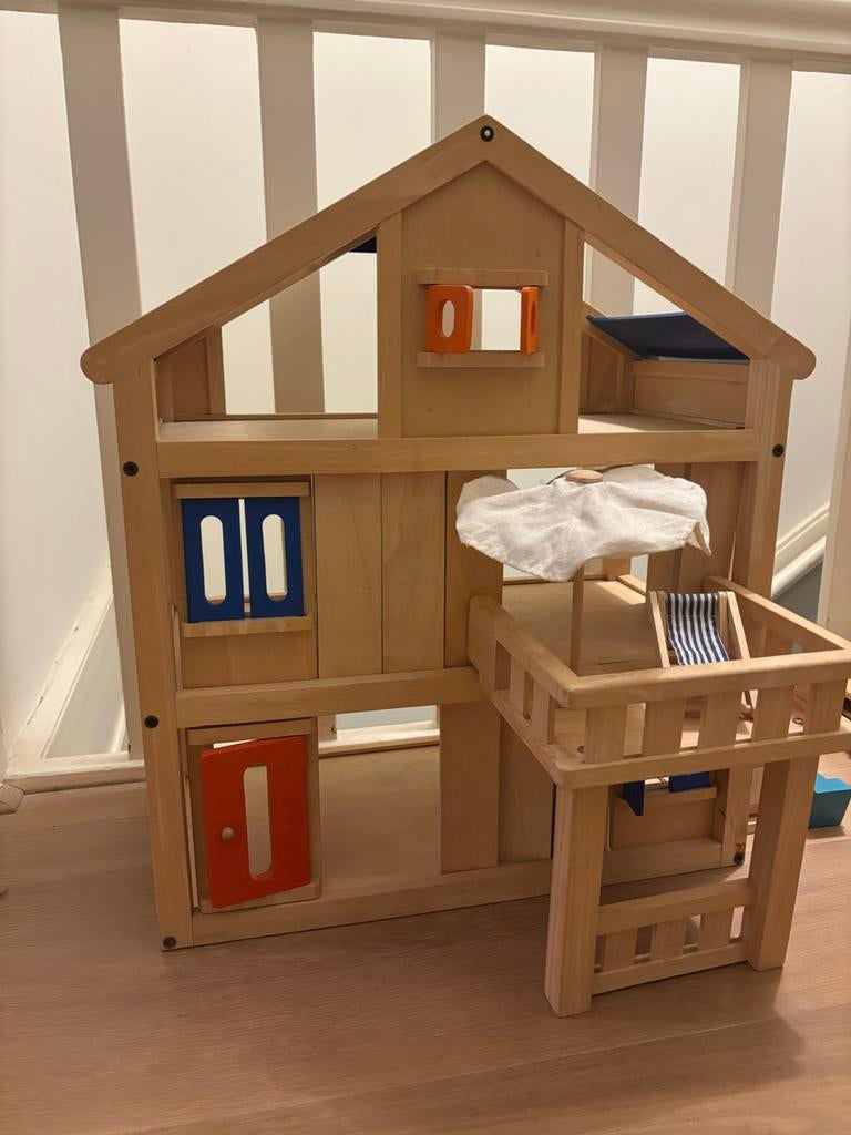 Plan toys Houten Poppenhuis Compleet - Uren Speelplezier!, Kinderen en Baby's, Speelgoed | Poppenhuizen, Ophalen, Zo goed als nieuw