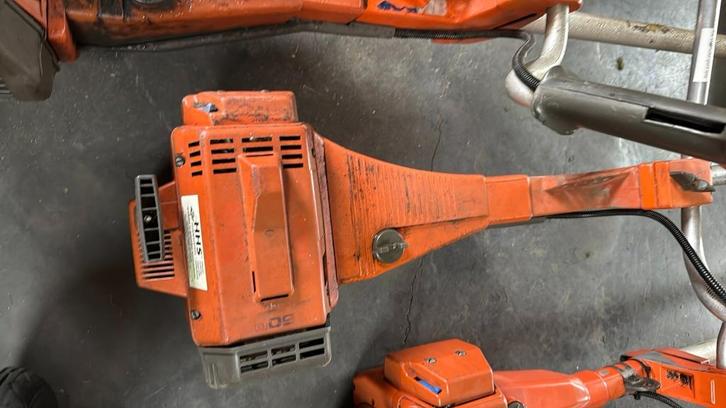 husqvarna 250 r bosmaaiers , de ouderwets degelijke types, Tuin en Terras, Bosmaaiers, Gebruikt, Benzine, 10 tot 30 cm, Ophalen