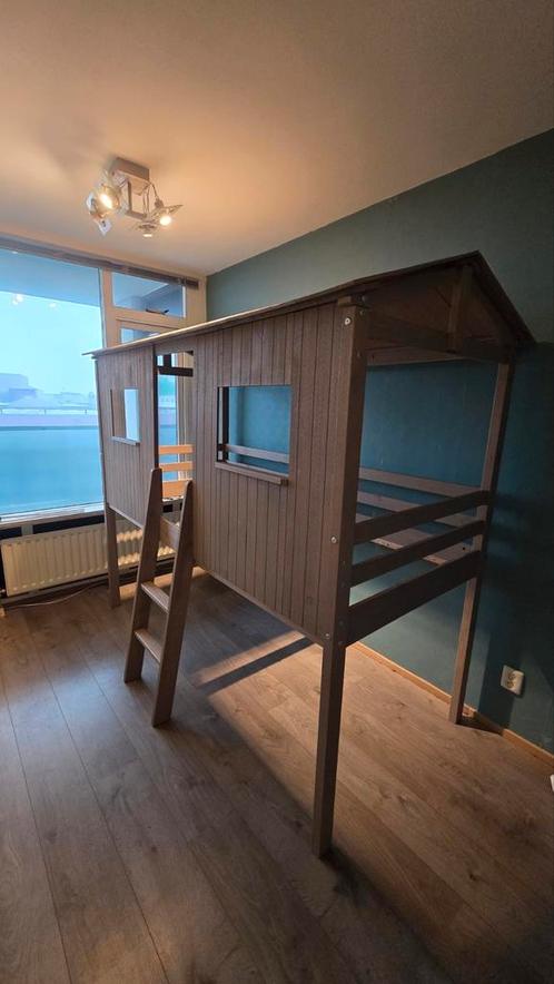 Boomhut, Kinderen en Baby's, Kinderkamer | Stapelbedden en Hoogslapers, Zo goed als nieuw, Ophalen