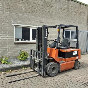 NISSAN 2,5 TON Triplo Heftruck beschikbaar voor biedingen