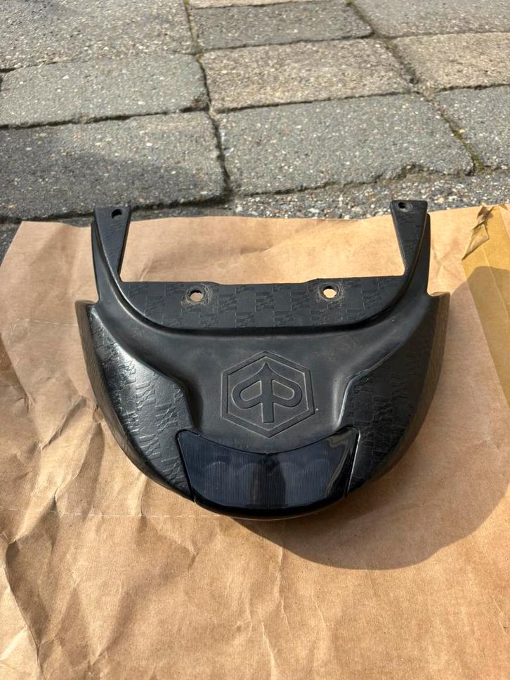 Zip sp spoiler met led achterlicht, Fietsen en Brommers, Brommeronderdelen | Scooters, Zo goed als nieuw, Piaggio, Overige typen