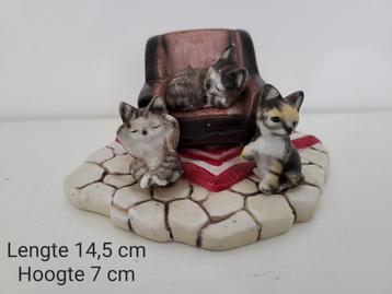 Vintage / retro kattenbeeldjes / poezenbeeldjes op plateau beschikbaar voor biedingen