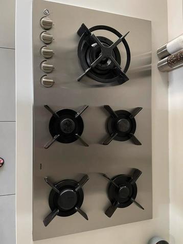 5-pits gasfornuis met grote wokbrander beschikbaar voor biedingen
