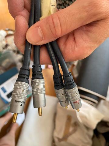 Stereo - audio kabel / S-video kabel. Lengte; 1,5 meter beschikbaar voor biedingen