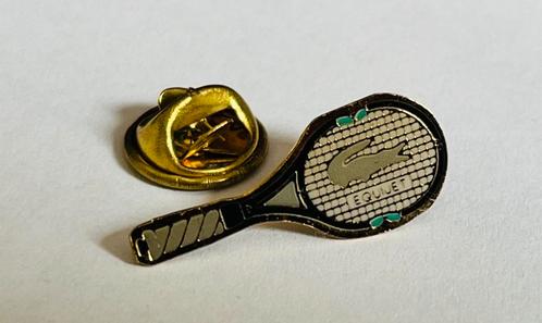 Lacoste Roland Garros tennis pin, Verzamelen, Speldjes, Pins en Buttons, Zo goed als nieuw, Transport, Ophalen of Verzenden