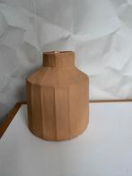 Leuk gevouwen vaasje beige, Overige kleuren, Aardewerk of Porselein, Nieuw, Ophalen of Verzenden