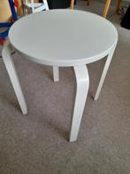 Witte hout krukje Frosta Ikea - zgan, Huis en Inrichting, Krukjes, Ophalen, Zo goed als nieuw, Hout