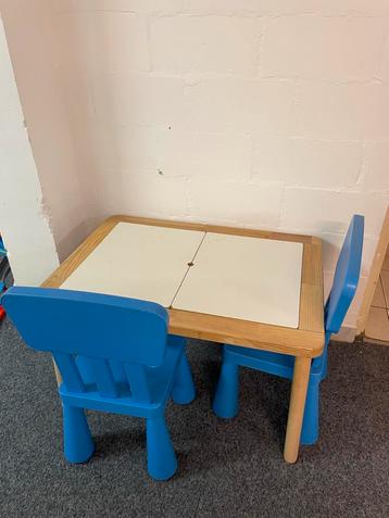 Kindertafel met Stoeltjes beschikbaar voor biedingen