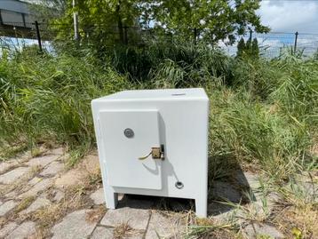 Decoratief kastje - Vintage ijskast beschikbaar voor biedingen