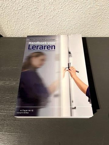 Handboek voor leraren beschikbaar voor biedingen