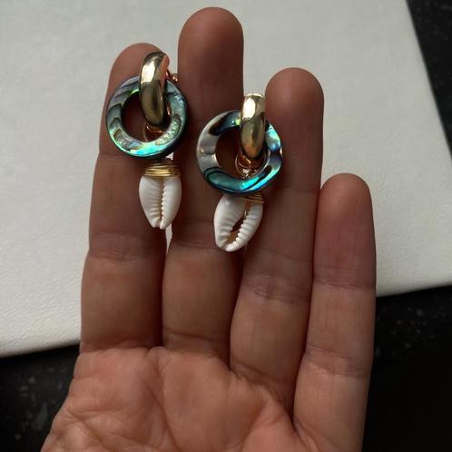 Oorbellen natuurlijke abalone schelp en witte schelp verguld, Sieraden, Tassen en Uiterlijk, Oorbellen, Nieuw, Hangers, Overige materialen