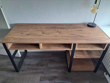 Bureau  – Zo goed als nieuw beschikbaar voor biedingen