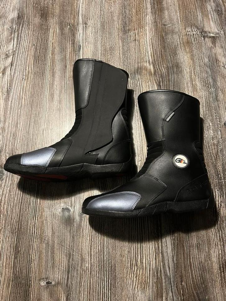Motor laarzen maat 43 nooit gedragen! Zie advertentie., Motoren, Kleding | Motorkleding, Laarzen, Dames, Heren, Nieuw zonder kaartje