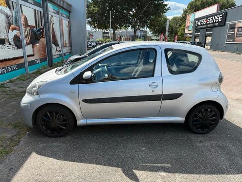 Toyota Aygo,  Rijdt Schakelt Top + Nieuwe APK + NAP + AIRCO, Auto's, Toyota, Particulier, Aygo, ABS, Airbags, Airconditioning