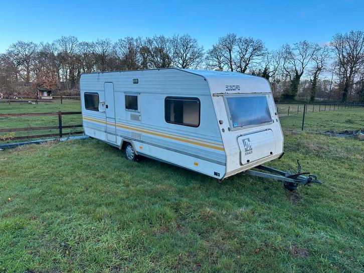 Knaus Südwind Caravan-Ruime 5/6-persoons –Opknapper –1200 kg, Caravans en Kamperen, Caravans, Bedrijf, Rondzit, Knaus, Ophalen