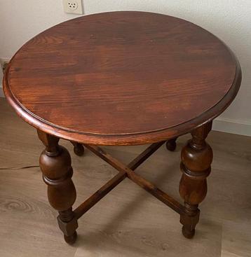 Bijzettafel beschikbaar voor biedingen