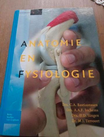 Anatomie & Fysiologie boek beschikbaar voor biedingen
